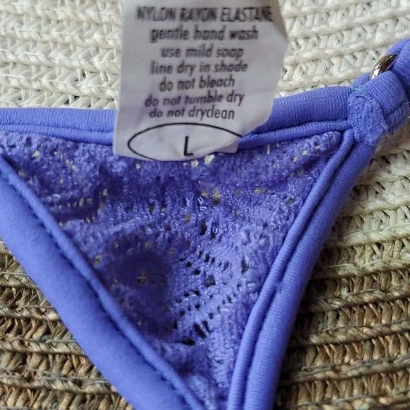 Diamond Lace Wicked Weasel rare-vintage thong bikini. Top: XS, Bottoms: large - Picture 9 of 9